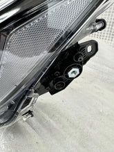 Laden Sie das Bild in den Galerie-Viewer, Frontscheinwerfer Toyota Corolla 81150-02570 Full LED Links Headlight