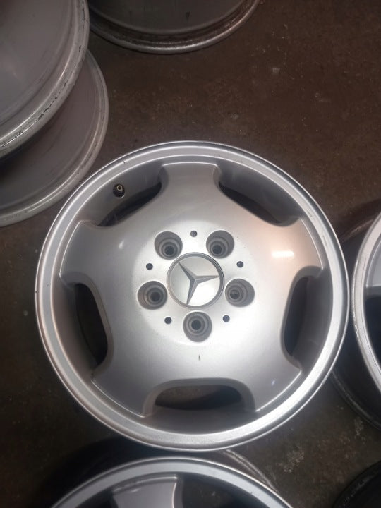 4x Alufelge 15 Zoll 5.5" 5x112 54ET Glanz Silber A1684011702 Mercedes-Benz W204 FEL2844159519lu
