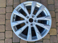 Laden Sie das Bild in den Galerie-Viewer, 1x Alufelge 18 Zoll 7.0" 5x112 43ET 83A601025G Audi Q3 Rim Wheel FEL6339851054en