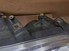 Laden Sie das Bild in den Galerie-Viewer, Frontscheinwerfer VW Touran 1T0941032F Xenon Ein Stück (Rechts oder Links) SCH9432534880vz