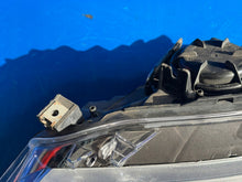 Laden Sie das Bild in den Galerie-Viewer, Frontscheinwerfer BMW F21 F20 7229677-11 Xenon Ein Satz Scheinwerfer Headlight SCH3347542437og