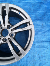 Load image into Gallery viewer, 1x Alufelge 18 Zoll 8.5" 5x120 47ET Glanz Grau 7852492 BMW 3 F30 F32 Rim Wheel FEL2613839830mr