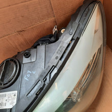 Laden Sie das Bild in den Galerie-Viewer, Frontscheinwerfer BMW 5 F07 97199603-11 Xenon Ein Stück (Rechts oder Links) SCH5402295142en