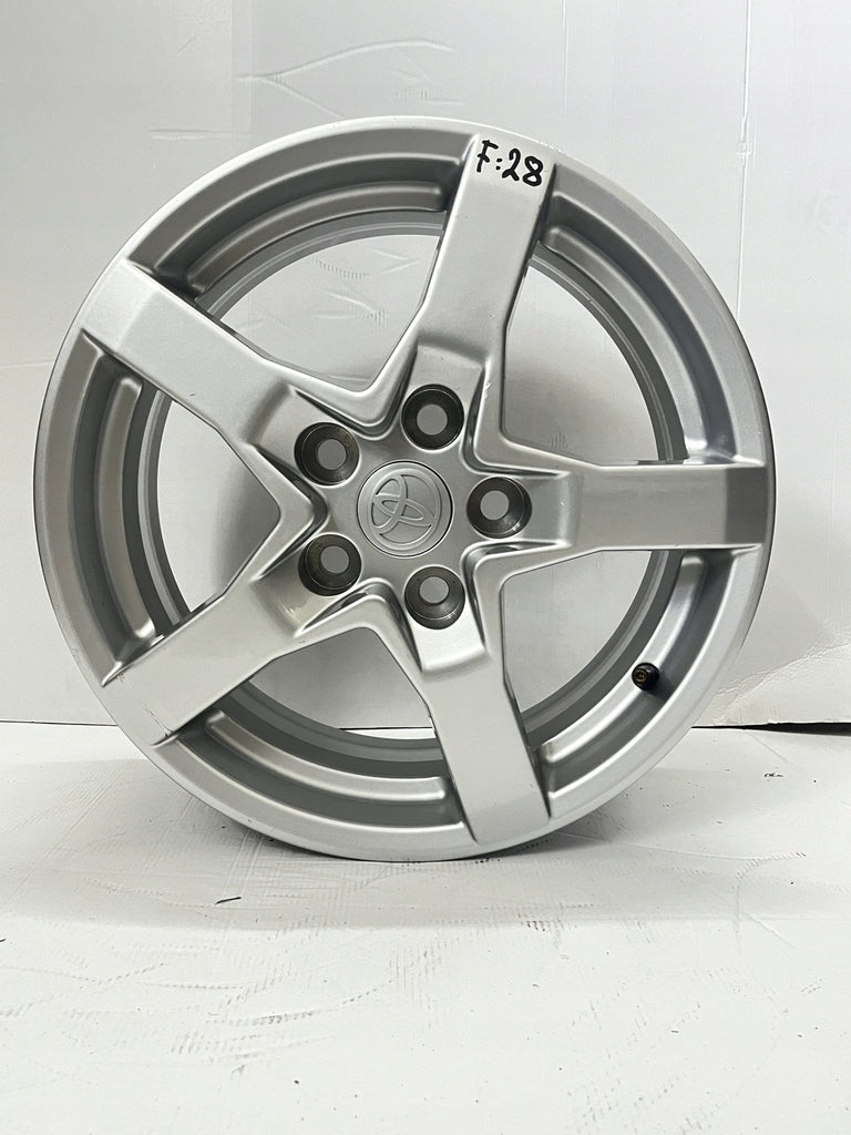 1x Alufelge 16 Zoll 6.5" 5x114.3 45ET Silber PZ474-E8670- Toyota Corolla Avensis