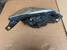 Laden Sie das Bild in den Galerie-Viewer, Frontscheinwerfer Opel Signum Vectra C 13170933 Xenon Links Headlight SCH6049661438lt