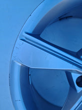 Laden Sie das Bild in den Galerie-Viewer, 1x Alufelge 17 Zoll 7.5&quot; 5x112 38ET Glanz Silber 8W0601025 Audi B9 Rim Wheel