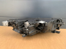 Laden Sie das Bild in den Galerie-Viewer, Frontscheinwerfer Skoda Octavia IV 5E4941015A Full LED Links Headlight SCH9703053932fd