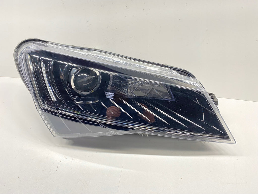 Frontscheinwerfer Skoda Superb III 3V1941016A Xenon Rechts Headlight