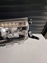Laden Sie das Bild in den Galerie-Viewer, Frontscheinwerfer Toyota Hilux VIII 0K-56 2015-N1 Rechts Scheinwerfer Headlight SCH2828809464we