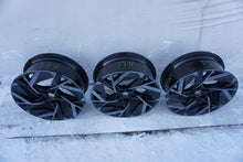 Load image into Gallery viewer, 1x Alufelge 19 Zoll 7.5" 5x114.3 35ET Glanz Schwarz 403007989 Alpine II Captur FEL9098724499kg
