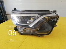 Laden Sie das Bild in den Galerie-Viewer, Frontscheinwerfer Toyota Rav 4 Rechts Scheinwerfer Headlight