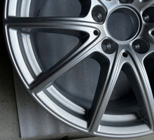 Load image into Gallery viewer, 1x Alufelge 17 Zoll 7.0" 5x112 43,5ET A2064015900 Mercedes-Benz W206 Rim Wheel FEL2226094797ya