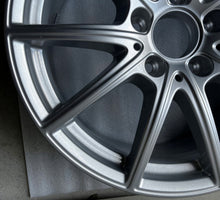 Load image into Gallery viewer, 1x Alufelge 17 Zoll 7.0&quot; 5x112 43,5ET A2064015900 Mercedes-Benz W206 Rim Wheel