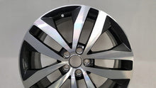 Laden Sie das Bild in den Galerie-Viewer, 1x Alufelge 17 Zoll 7.0&quot; 5x110 41ET 5J0601025N Skoda Fabia Rim Wheel