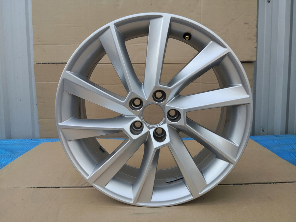 1x Alufelge 17 Zoll 6.5" 5x100 40ET Glanz Silber 657601025 Skoda Scala Rim Wheel FEL8047061427mk