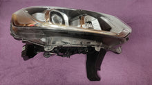 Laden Sie das Bild in den Galerie-Viewer, Frontscheinwerfer Renault Alaskan W3114 LED Rechts Scheinwerfer Headlight