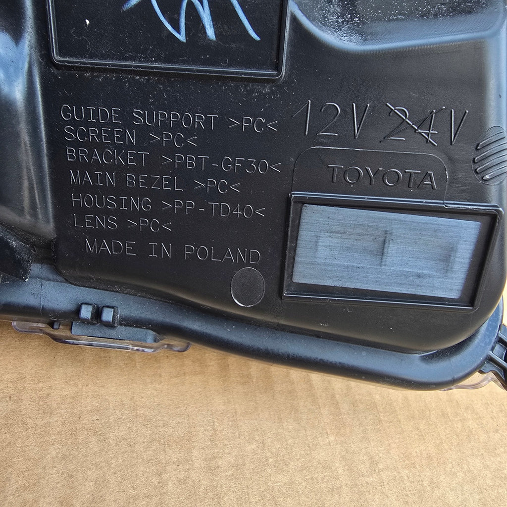 Frontscheinwerfer Toyota Corolla 8115002X10 Links Scheinwerfer Headlight SCH6204201299ja