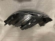 Laden Sie das Bild in den Galerie-Viewer, Frontscheinwerfer Ford Kuga LV4B-13W029-AG 90187826 Rechts Headlight SCH6634286016yy
