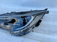 Laden Sie das Bild in den Galerie-Viewer, Frontscheinwerfer Toyota Corolla 81150-02S70 LED Ein Stück (Rechts oder Links)