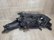 Laden Sie das Bild in den Galerie-Viewer, Frontscheinwerfer Toyota 4 Yaris Rechts Scheinwerfer Headlight SCH5637379363zm