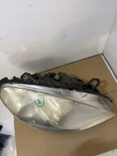Laden Sie das Bild in den Galerie-Viewer, Frontscheinwerfer Mercedes-Benz W245 A1698204661 0301220286 Rechts Headlight SCH1625253964pe