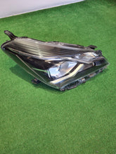 Laden Sie das Bild in den Galerie-Viewer, Frontscheinwerfer Toyota Yaris Rechts Scheinwerfer Headlight SCH5807829080pp