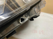 Laden Sie das Bild in den Galerie-Viewer, Frontscheinwerfer Mercedes-Benz W246 A2468207161 Xenon Links Headlight SCH4969033881pe