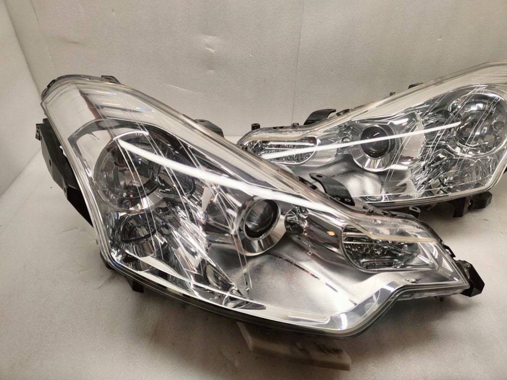 Frontscheinwerfer Citroën C-Crosser Xenon Ein Satz Scheinwerfer Headlight SCH2802871037wq