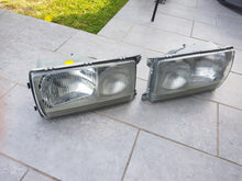 Laden Sie das Bild in den Galerie-Viewer, Frontscheinwerfer Mercedes-Benz W123 1305620201 Rechts Scheinwerfer Headlight SCH7378049901gl