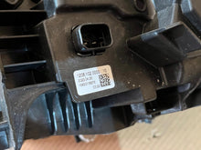 Laden Sie das Bild in den Galerie-Viewer, Frontscheinwerfer BMW U06 Rechts Scheinwerfer Headlight SCH8631786592rj