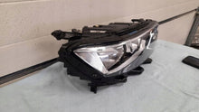 Laden Sie das Bild in den Galerie-Viewer, Frontscheinwerfer VW T-Roc 90136433 Rechts Scheinwerfer Headlight SCH5691659614jt