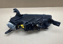 Laden Sie das Bild in den Galerie-Viewer, Frontscheinwerfer Dacia Spring 266008993R LED Rechts Scheinwerfer Headlight SCH7091093963rl