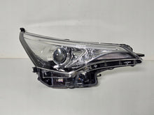 Laden Sie das Bild in den Galerie-Viewer, Frontscheinwerfer Toyota Avensis Rechts Scheinwerfer Headlight SCH6279861763vm
