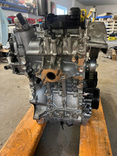 Laden Sie das Bild in den Galerie-Viewer, Motor Audi VW DLA 1.0 TSI 2021 Benzin Engine Unkomplett