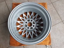 Laden Sie das Bild in den Galerie-Viewer, 1x Alufelge 15 Zoll 6.0&quot; 4x100 49ET Glanz Silber Opel Rim Wheel