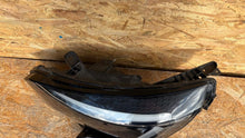 Laden Sie das Bild in den Galerie-Viewer, Frontscheinwerfer Renault Clio V LED Links Scheinwerfer Headlight SCH2056666601qm