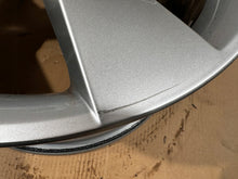 Laden Sie das Bild in den Galerie-Viewer, 1x Alufelge 17 Zoll 7.0&quot; 5x112 45ET 57A601025H Skoda Karoq Rim Wheel