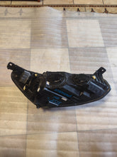 Laden Sie das Bild in den Galerie-Viewer, Frontscheinwerfer Ford Focus JX7B13W030CE Links Scheinwerfer Headlight SCH8949547323ge