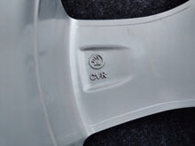 Load image into Gallery viewer, 1x Alufelge 15 Zoll 6.0" 5x100 38ET Glanz Silber 6V0601025A Skoda Fabia Iii FEL1790848595dc