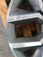 Laden Sie das Bild in den Galerie-Viewer, 1x Alufelge 18 Zoll 7.5" 5x112 45ET Glanz Silber 5F0601025N Mg Leon Rim Wheel FEL2686688180sh