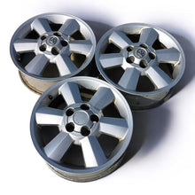 Laden Sie das Bild in den Galerie-Viewer, 1x Alufelge 16 Zoll 6.5&quot; 5x114.3 45ET Glanz Silber PZ406-X2671-ZC Toyota