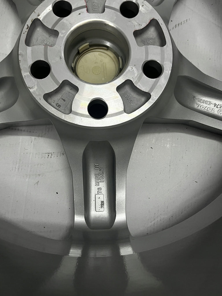 1x Alufelge 16 Zoll 6.5" 5x114.3 45ET Silber PZ474-E8670- Toyota Corolla Avensis