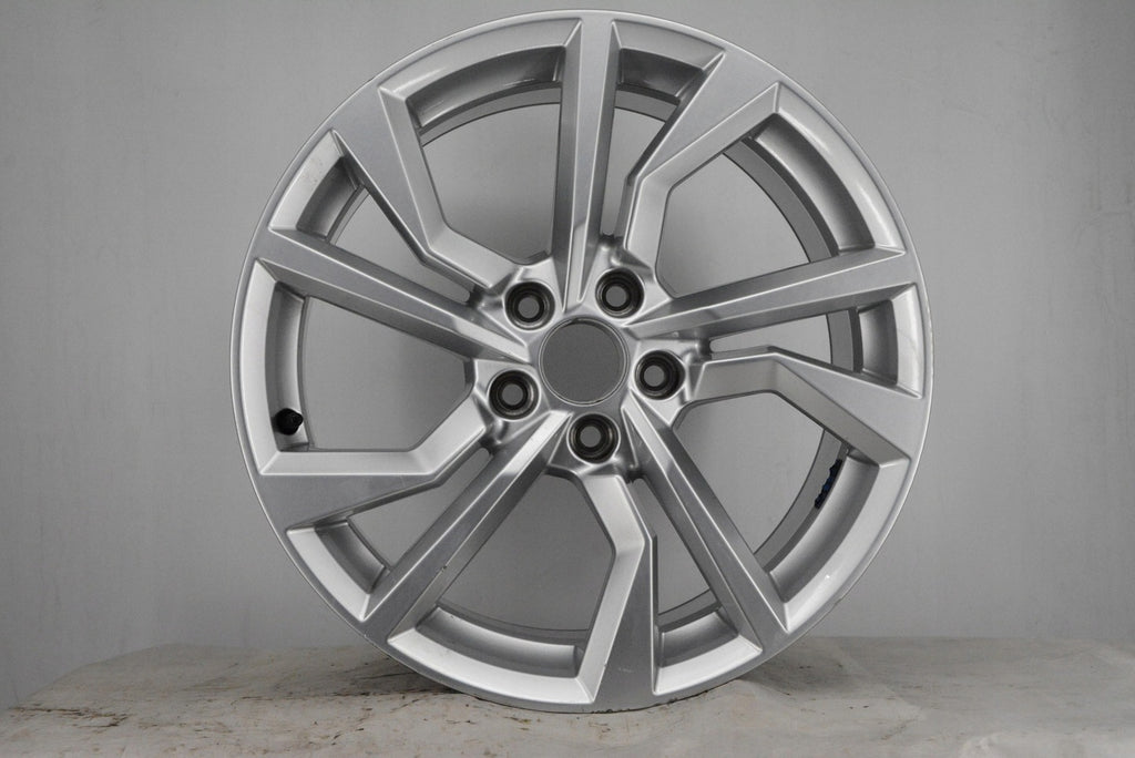 1x Alufelge 18 Zoll 8.5" 5x112 50ET Glanz Silber 8S0601025AN Audi Rim Wheel