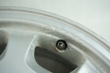 Laden Sie das Bild in den Galerie-Viewer, 1x Alufelge 16 Zoll 7.0&quot; 5x108 49ET 8623855 Volvo Rim Wheel