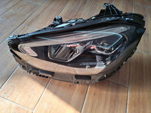 Laden Sie das Bild in den Galerie-Viewer, Frontscheinwerfer Mercedes-Benz W206 A2069063903 Ein Stück (Rechts oder Links) SCH6788723263ah