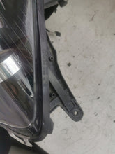 Laden Sie das Bild in den Galerie-Viewer, Frontscheinwerfer Opel Astra H Xenon Links Scheinwerfer Headlight