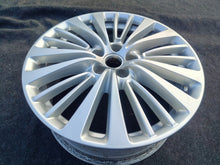Load image into Gallery viewer, 1x Alufelge 18 Zoll 7.5" 5x108 49ET Glanz Silber YP00064280 Opel Grandland FEL1230863357qx