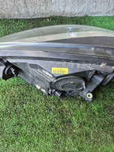 Laden Sie das Bild in den Galerie-Viewer, Frontscheinwerfer Ford Fiesta I H1BB13W029CD Rechts Scheinwerfer Headlight SCH2645694624zu