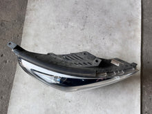 Load image into Gallery viewer, Frontscheinwerfer Hyundai I30 III 92102-G4XXX Rechts Scheinwerfer Headlight SCH2533433868vo