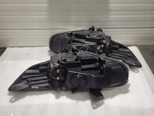 Load image into Gallery viewer, Frontscheinwerfer Kia Carens IV Ein Satz Scheinwerfer Headlight SCH6452047619dg